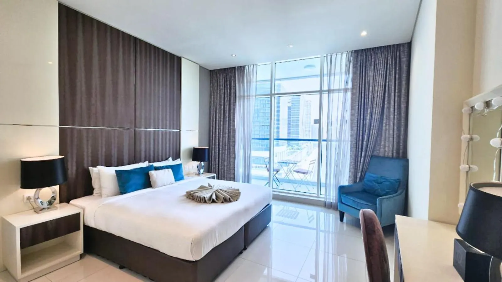 Damac - Bays Edge In Business Bay Apartment Dubai United Arab Emirates
